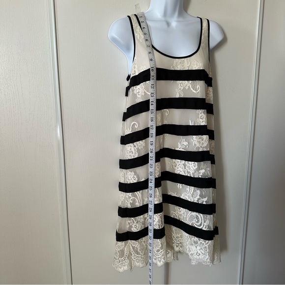 BCBG MAXAZRIA Augustin Antique White Black Striped Lace Trapeze Dress-Size Small - Picture 5 of 10